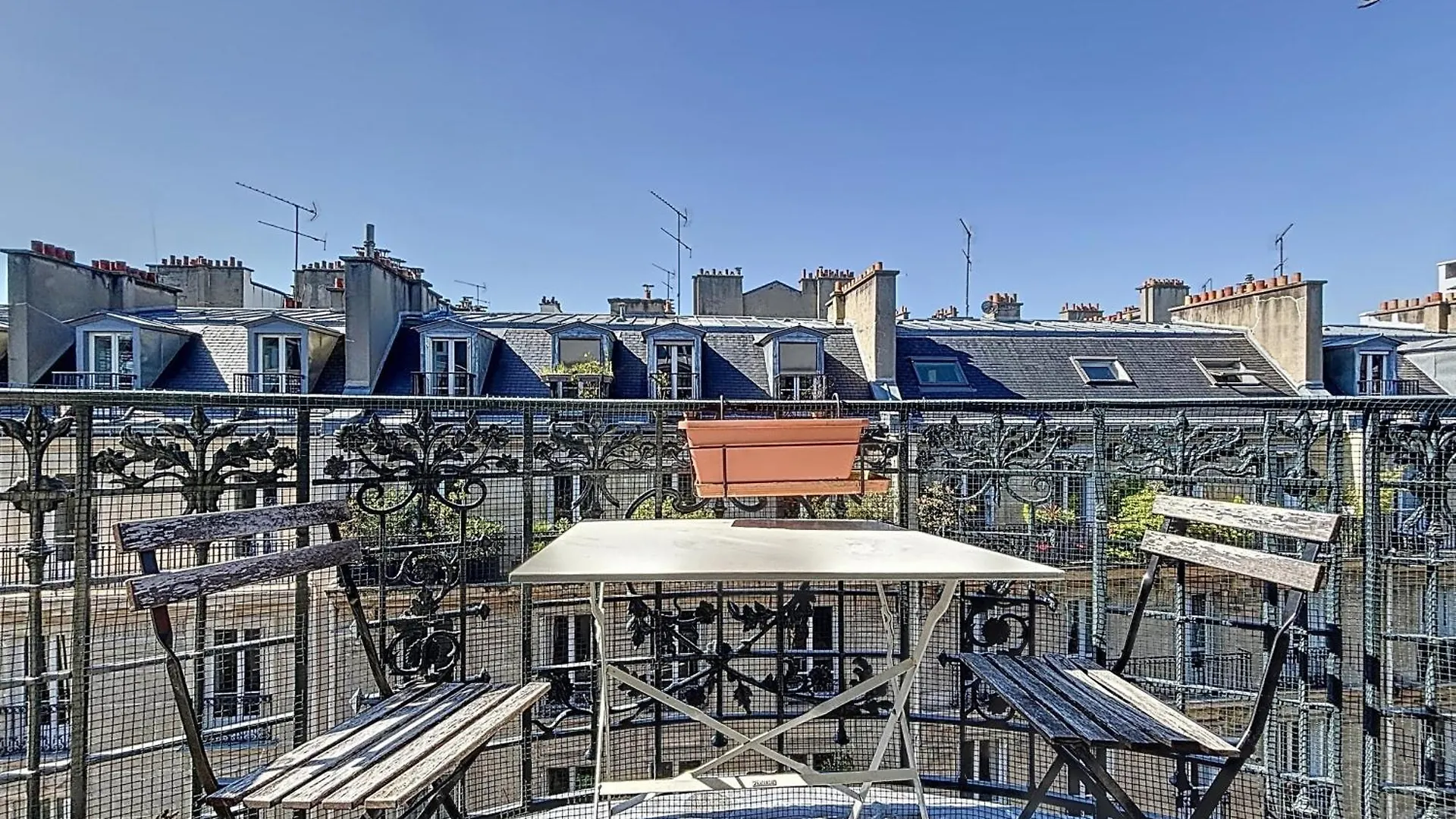 Large Family Duplex Near Parc Monceau Apartment Paris